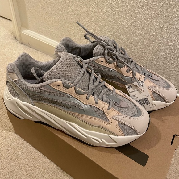 adidas Yeezy Boost 700 V2 Cream - Size 10 Men